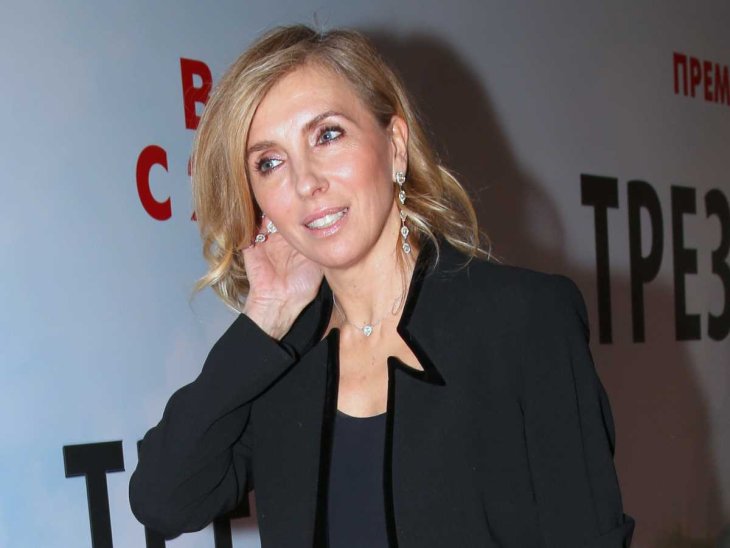 Светлана Бондарчук надела пальто на голое тело