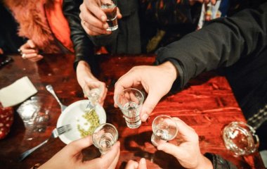 Лікар назвав найнебезпечніші напої для людей похилого віку
