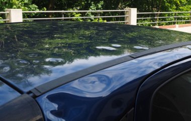 Хитрість для водіїв: як за допомогою звичайної пластикової пляшки прибрати вм'ятину на авто