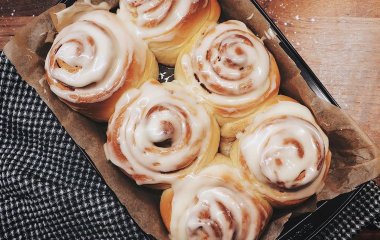 Знаменитые булочки синнабон с орехами и нежным сливочным кремом