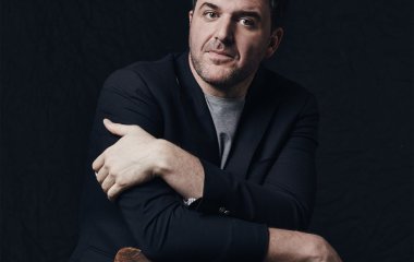 Максим Виторган опубликовал архивное фото с мамой