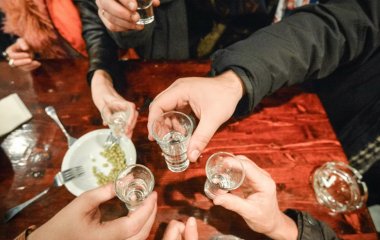 Вчені назвали фактор, що посилює дію алкоголю на печінку