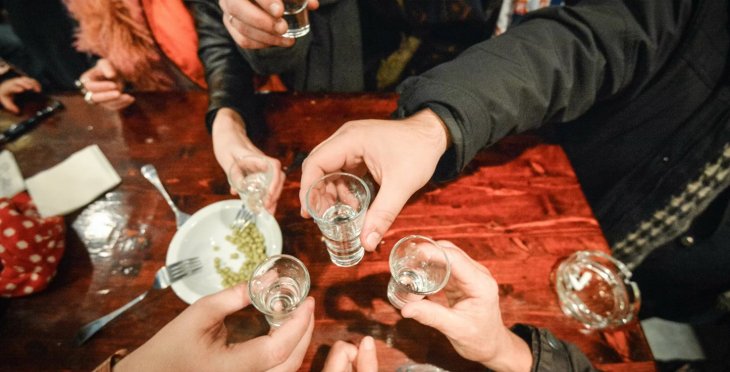 Вчені назвали фактор, що посилює дію алкоголю на печінку