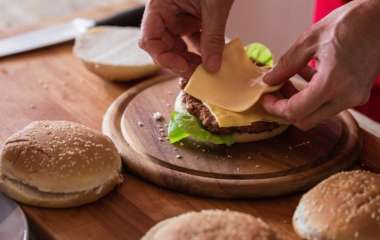 Домашний бигмак: рецепт легендарного бургера