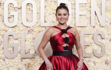 Селена Гомес ошеломила страстным поцелуем с известным продюсером-другом Бибера