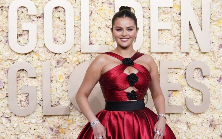 Селена Гомес ошеломила страстным поцелуем с известным продюсером-другом Бибера