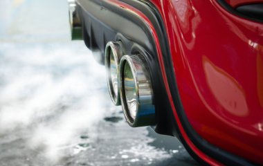 В поліції розповіли, навіщо водіям стукати по капоту автомобіля після настання холодів