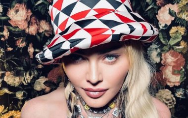 Мадонна нарвалась на хейт сделав откровенное фото с девушкой Канье Уэста