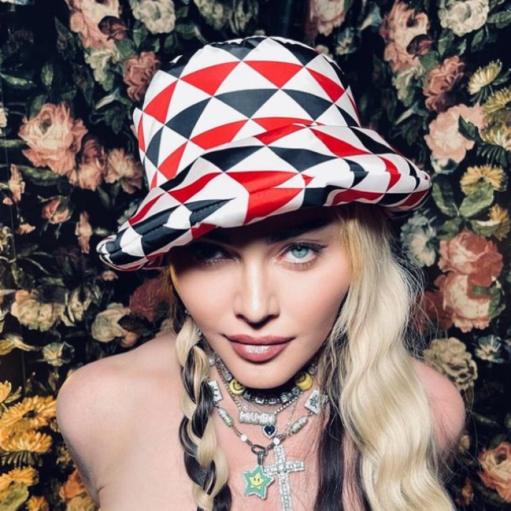 Мадонна нарвалась на хейт сделав откровенное фото с девушкой Канье Уэста