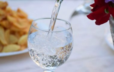 Фахівець розкрила несподівану користь мінеральної води