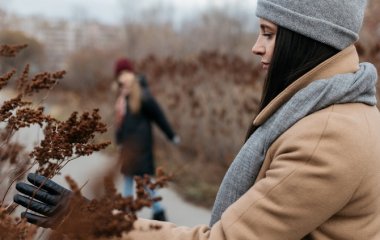 Лікарі розповіли, до яких небезпечних хвороб може призвести відмова від шапки восени