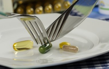 Названо соки, які можуть посилювати або послаблювати дію ліків