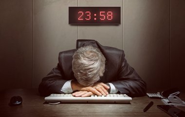 Імунолог назвав причини смертельної небезпеки понаднормової роботи