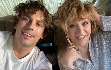 Жители Грязи ополчились на Аллу Пугачеву и Максима Галкина за разбитые в деревне дороги