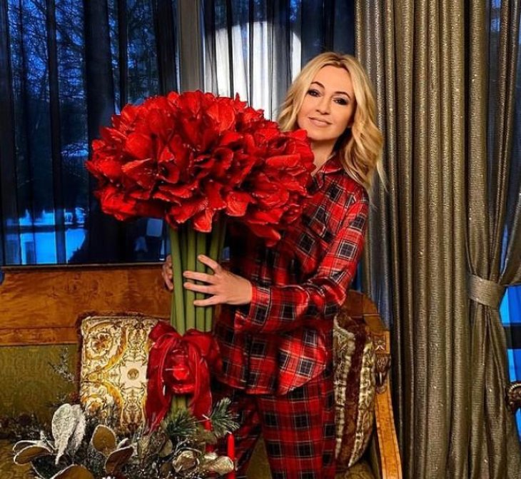 «Мамин мальчик»: Рудковская перестала скрывать лицо сына от сурмамы