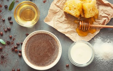 5 натуральных скрабов для тела, которые можно приготовить из содержимого холодильника