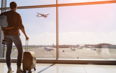 За це фото вас можуть вигнати з літака та оштрафувати: що потрібно знати туристам