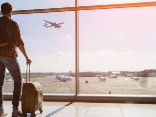 За це фото вас можуть вигнати з літака та оштрафувати: що потрібно знати туристам