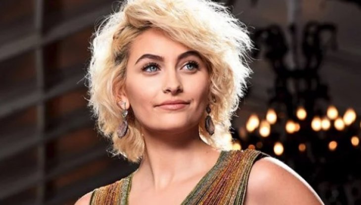 Пэрис Джексон избавилась от татуировок и надела мини