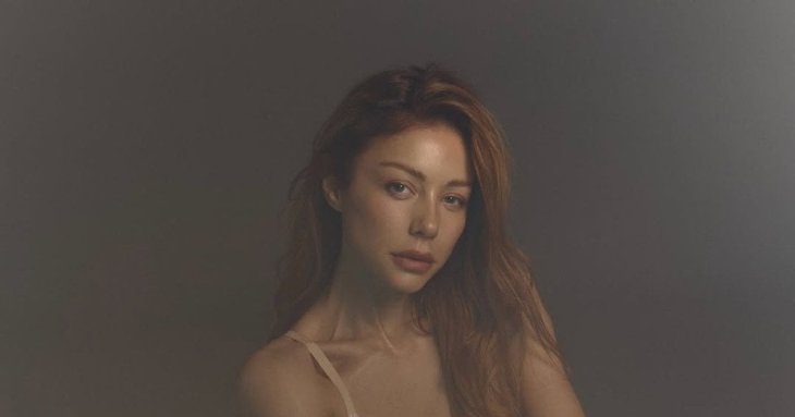 Тіна Кароль засвітила соски у прозорому ліфі