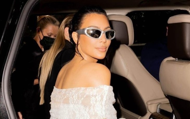 Ким Кардашьян прокомментировала свой скандальный выход в Ватикане в прозрачном платье