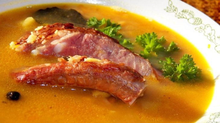 Готуємо українську страву: гороховий суп із реберцями