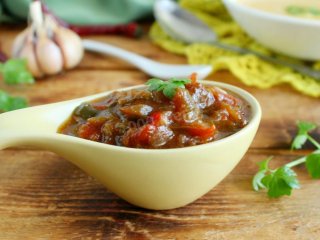 Китайський кисло-солодкий соус: як приготувати популярну добавку до м'яса