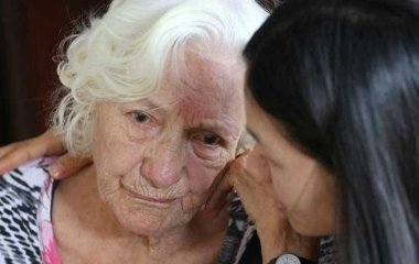 10 ознак в батьківському домі, які вказують на те, що вони сумують за вами