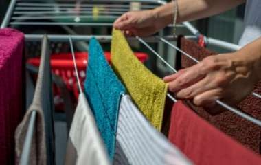 Как быстро высушить мокрую одежду: 4 действенных совета