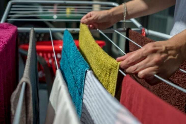 Как быстро высушить мокрую одежду: 4 действенных совета