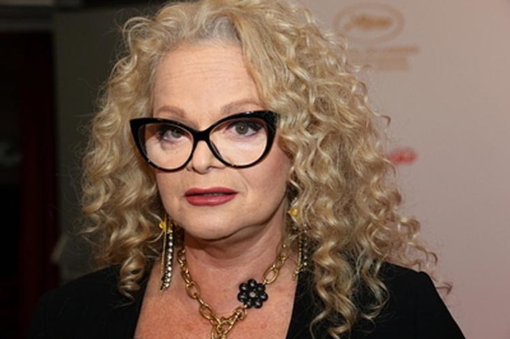 Лариса Долина вышла на сцену в блестящем костюме