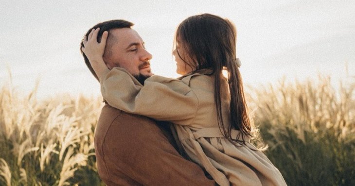 Репер Yarmak на рідкісних фото показав донечку-красуню і ніжно привітав її з 7-річчям