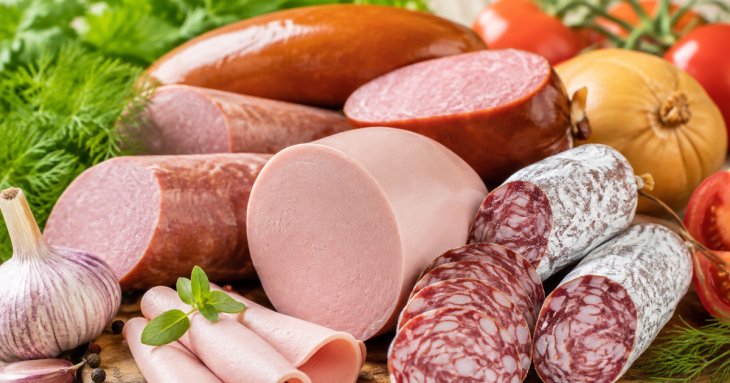 З чого роблять справжню якісну ковбасу: яких інгредієнтів там не повинно бути