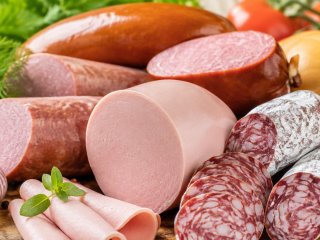 З чого роблять справжню якісну ковбасу: яких інгредієнтів там не повинно бути