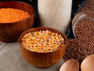 Які крупи треба обов’язково промивати перед варінням, а які категорично не можна, бо зіпсуєте страву