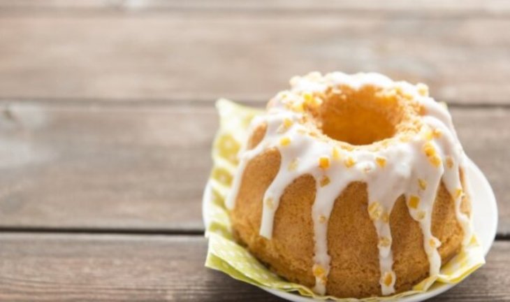 Не сможете оторваться: рецепт сладкой бабки с абрикосами, которая точно получится у всех