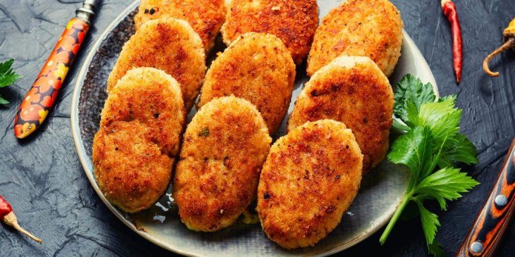 Полезнее и вкуснее чем мясные: рецепт рыбных котлет с начинкой