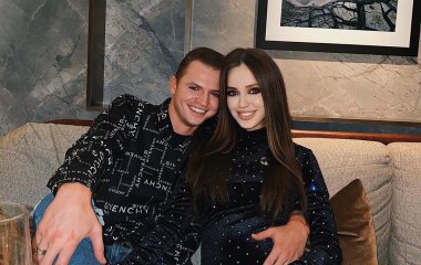 Анастасия Костенко и Дмитрий Тарасов перестали скрывать лицо младшей дочери