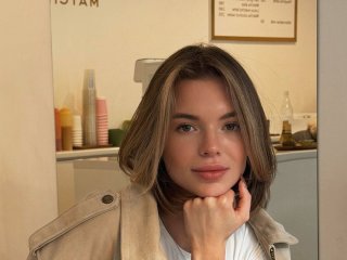 Відома українська блогерка позбулася старого прізвища чоловіка-