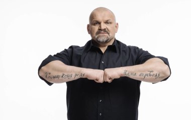 Вирастюк со скандалом расстается с супругой после 15 лет брака