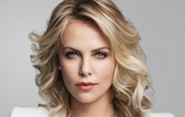 Шарлиз Терон пришла на «Оскар» в сопровождении своей мамы