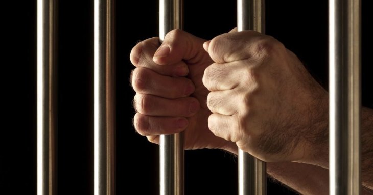 Дідусь пограбував супермаркет, щоб побачитись з ув’язненим онуком: чим це закінчилося