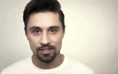Дима Билан похвастался стильным телефоном с позолотой 