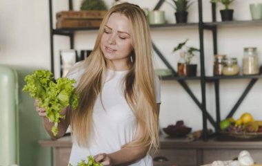 Медики назвали продукт, який варто додати до раціону жінкам після 40 років: користь може здивувати