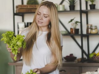 Медики назвали продукт, який варто додати до раціону жінкам після 40 років: користь може здивувати