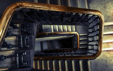Чому за часів СРСР фарбували сходинки тільки по краях: три цікаві версії
