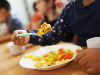 Медики назвали опасные для мужчин продукты
