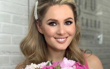Мария Кожевникова ответила хейтерам на критику своего «платья из занавески»