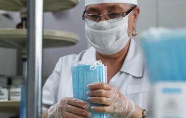 Біолог розповіла, як зробити медичну маску своїми руками