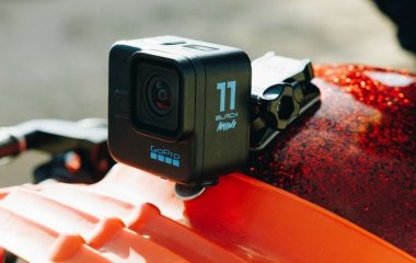 Дайвер опустив GoPro на дно океану і знайшов істоту, яку не можуть ідентифікувати експерти — відео